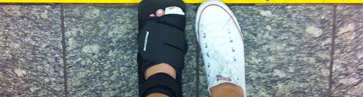 Injured foot in NYC | SuitcaseandHeels.com